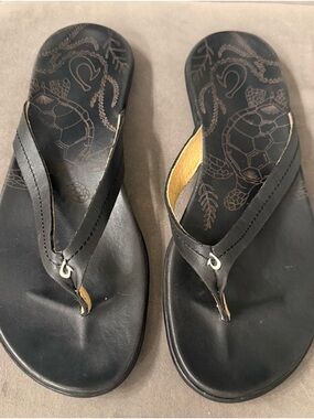 Olukai Women's Black Leather Flip Flop Sandals with Turtle Insole Detail